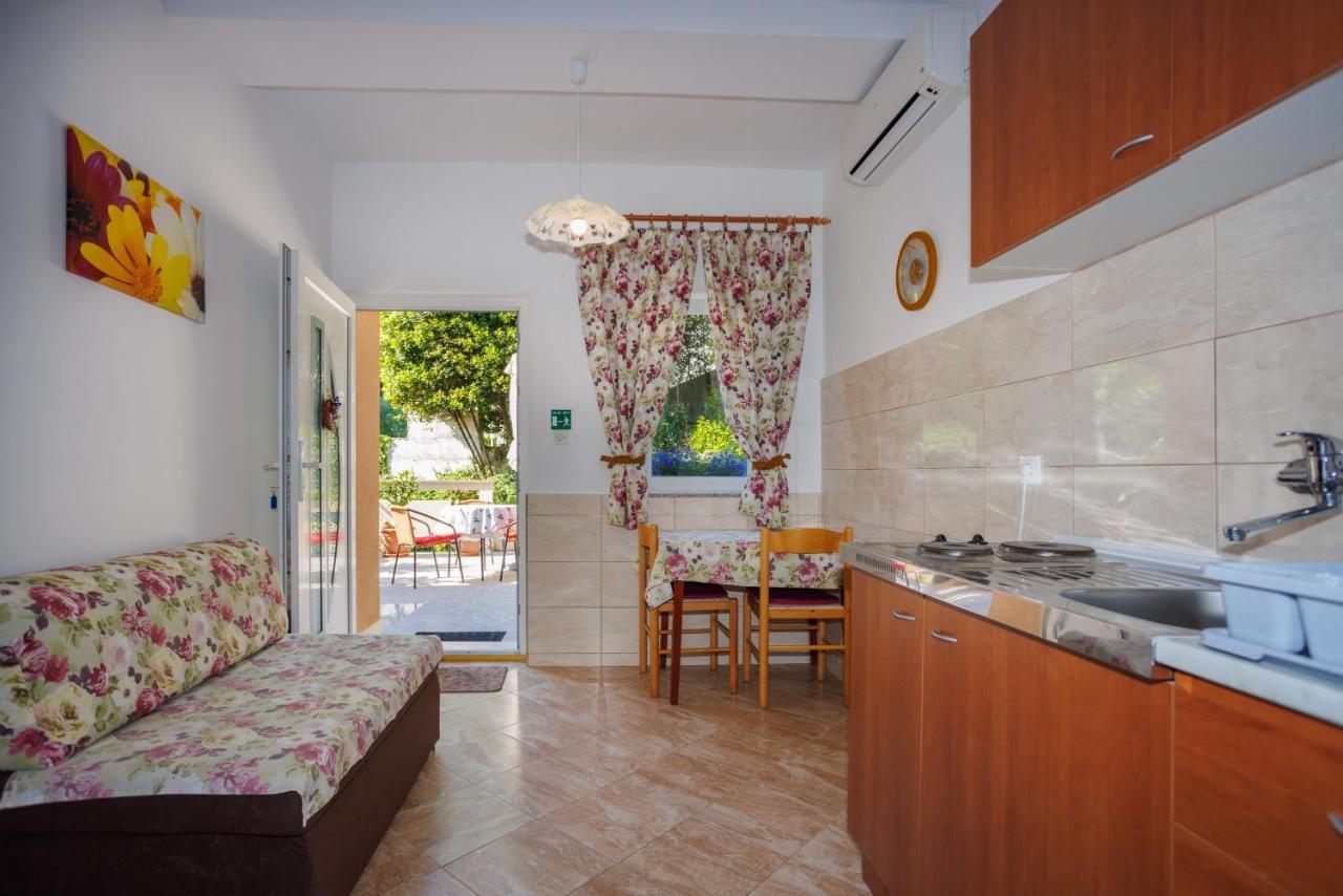 Apartment Studio Close To Sea Krk Town Exterior photo