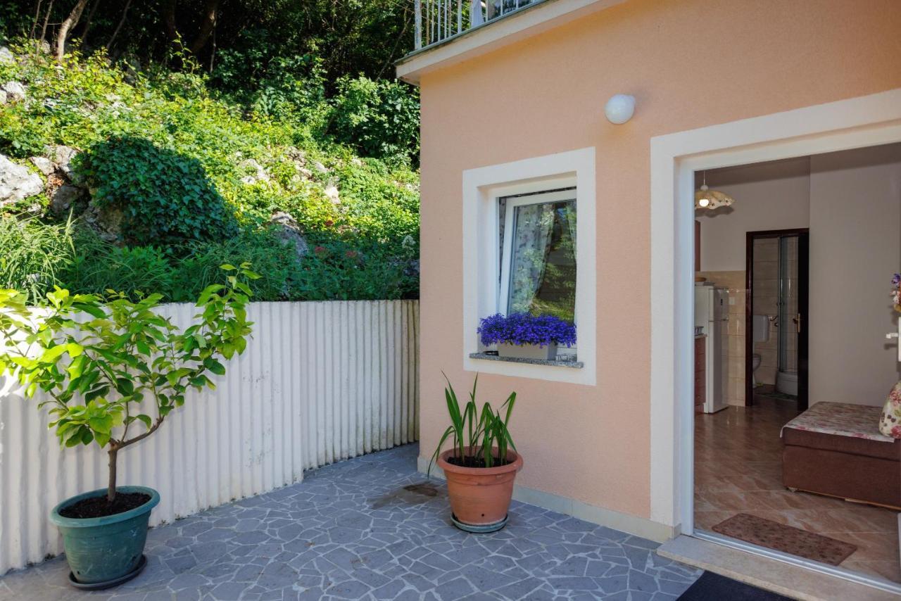 Apartment Studio Close To Sea Krk Town Exterior photo