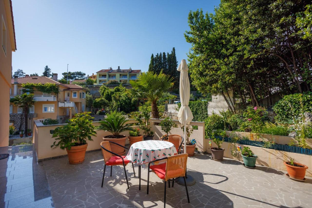 Apartment Studio Close To Sea Krk Town Exterior photo