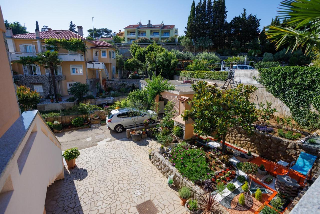 Apartment Studio Close To Sea Krk Town Exterior photo